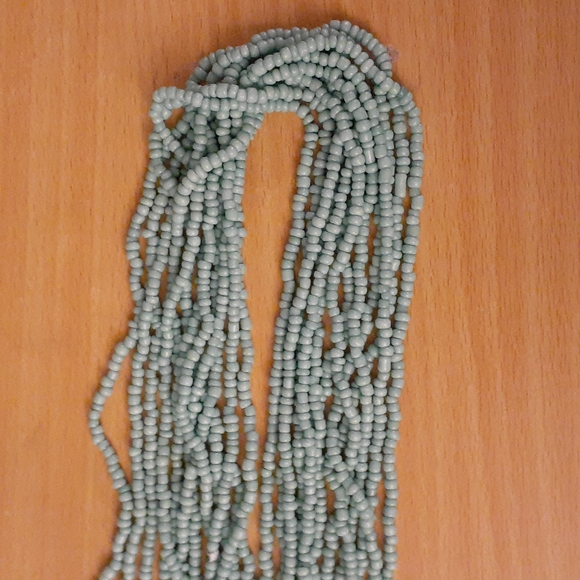 16 in green and gold beaded necklace - Picture 2 of 8